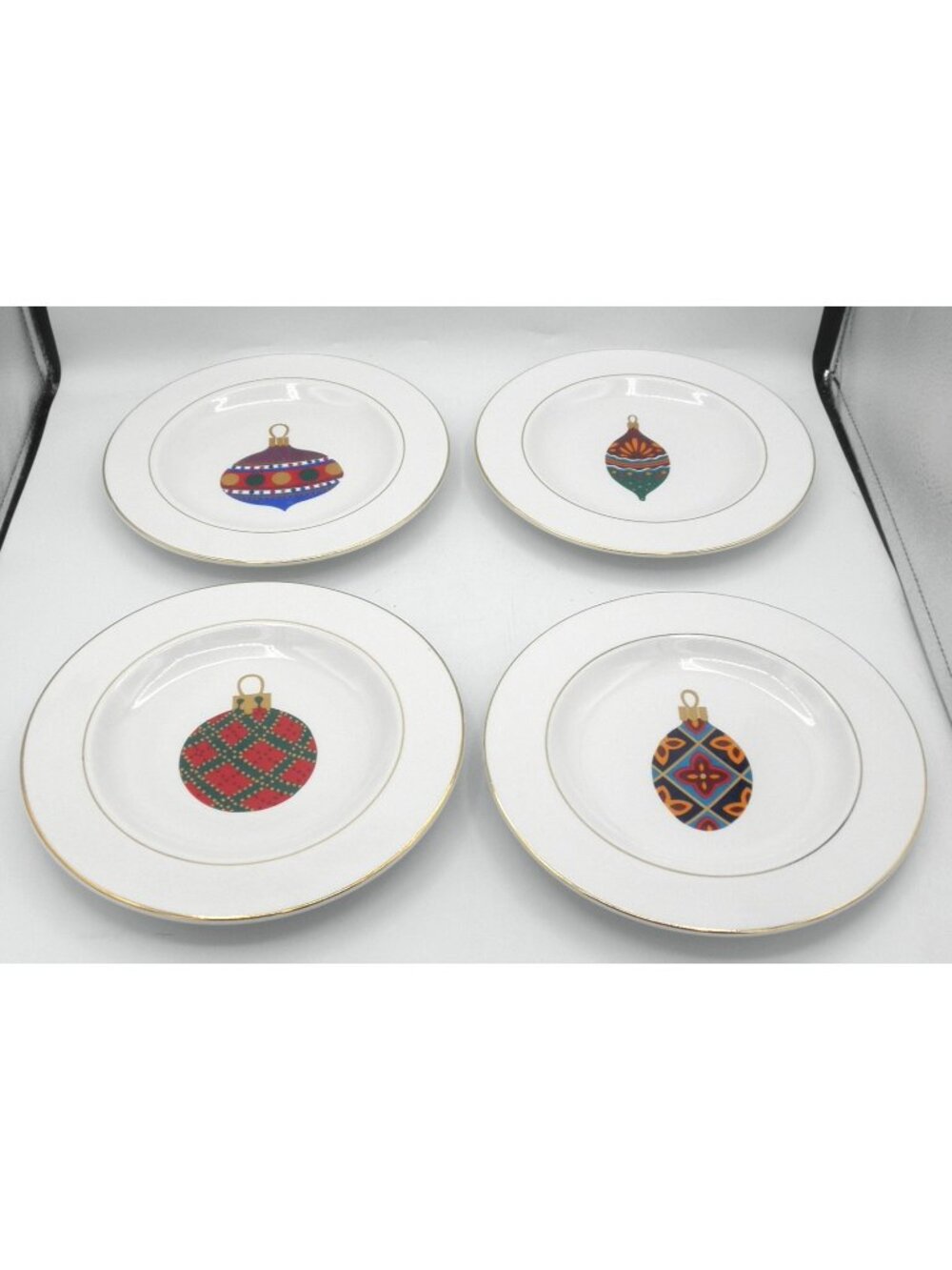 West Cliff Gibson Designs Ornaments Salad Plates Set of 4 Pattern GIDWECL Lot A